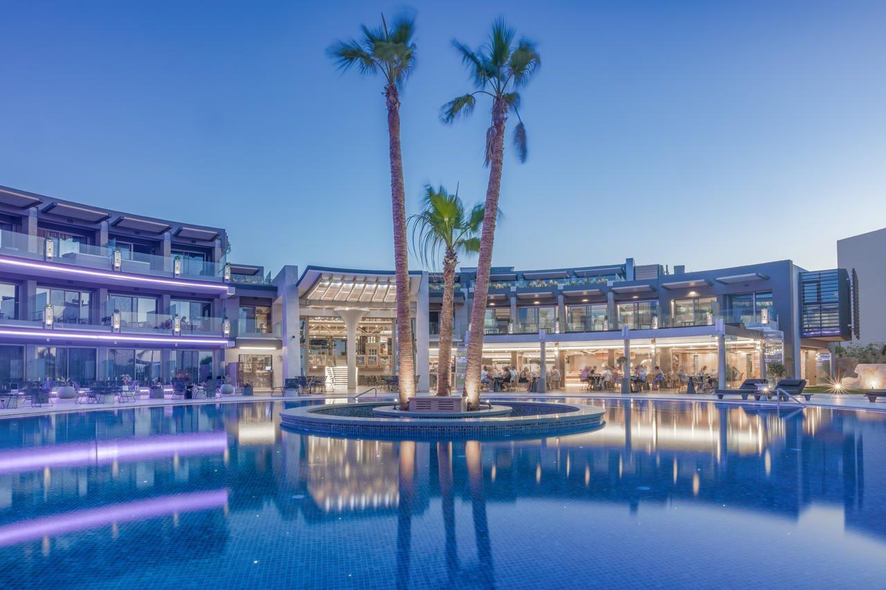 Nautilux Rethymno By Mage Hotels Екстериор снимка The hotel at night