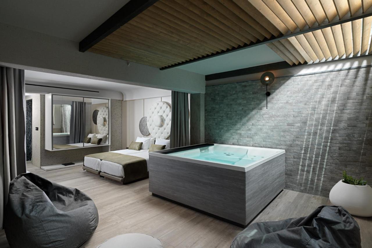 Nautilux Rethymno By Mage Hotels Екстериор снимка A spa suite