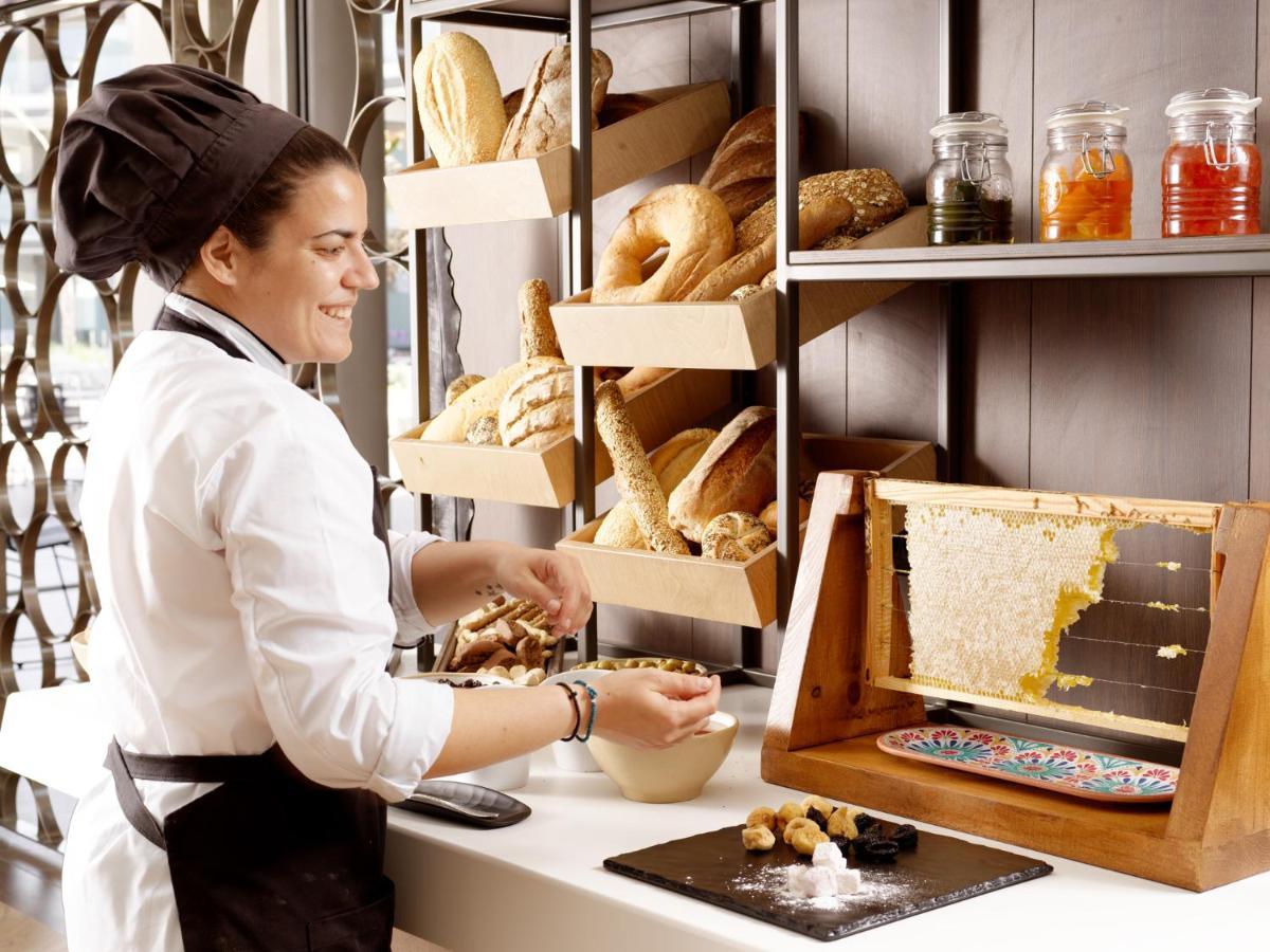 Nautilux Rethymno By Mage Hotels Екстериор снимка A pastry chef at work