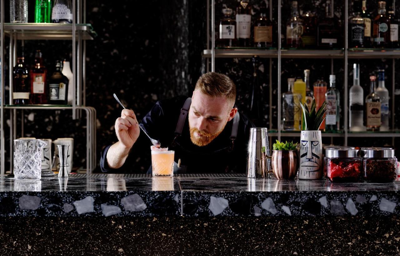Nautilux Rethymno By Mage Hotels Екстериор снимка A bartender at work